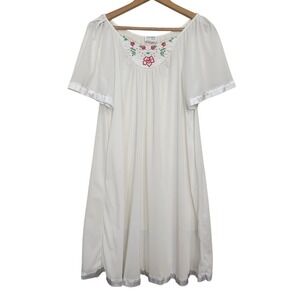 Kelly Reed Nightgown Medium White Floral Embroidered Flutter Sleeve Vintage